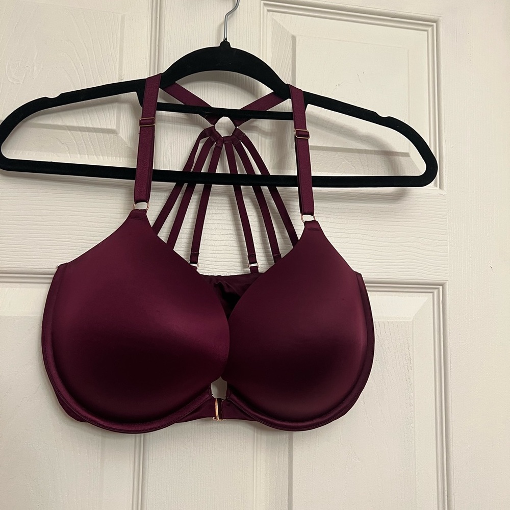 Victoria Secret front close 34DDD bra